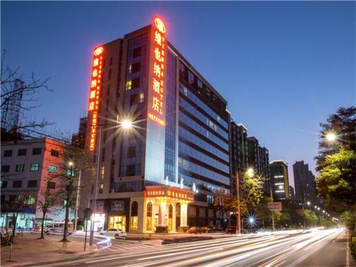 Vienna Hotel Dongguan East Bus Station Stop at Vienna Hotel Dongguan East Bus Station to discover the wonders of Dongguan. Both business travelers and tourists can enjoy the propertys facilities and services. Service-minded staff will wel