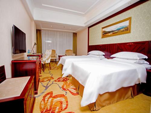 Vienna Hotel Shenzhen Shiyan Shilong Community