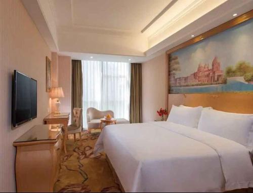 Vienna Hotel Shenzhen Baoneng City Plaza