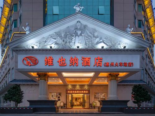 Vienna Hotel Huizhou Railway Station Set in a prime location of Huizhou, Vienna Hotel Huizhou Railway Station puts everything the city has to offer just outside your doorstep. The property offers a wide range of amenities and perks to en