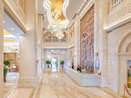 Vienna International Hotel - Shenzhen Qianhai Happy Bay Hotel