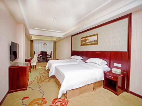 Vienna Hotel Shenzhen Shiyan Shilong Community