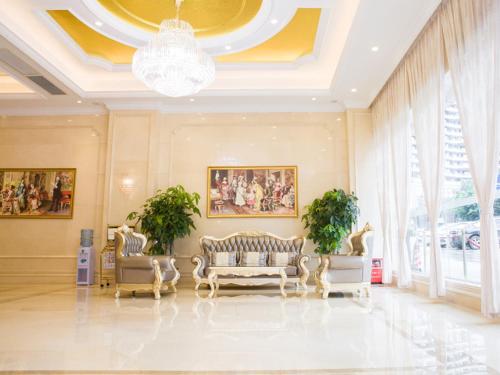 Vienna Classic Hotel Qingyuan Taihe Ancient Cave Scenic Area photo
