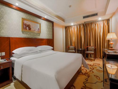 Vienna Hotel Guilin Railway Staion — hotel in No.8 Cuizhu Road, Xiangshan district, Guilin CN, 541000