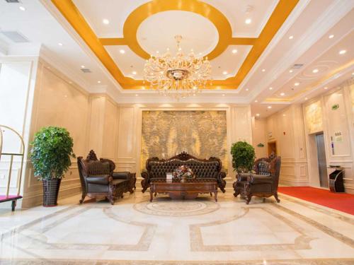 Vienna International Hotel Harbin Haxi Railway Station The 4-star Vienna International Hotel Harbin Haxi Railway Sta offers comfort and convenience whether youre on business or holiday in Harbin. Featuring a satisfying list of amenities, guests will find