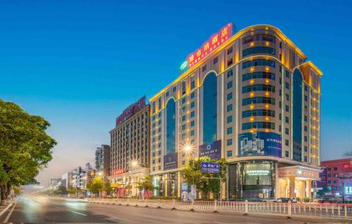 Vienna Hotel Dongguan Houjie Exhibition Center