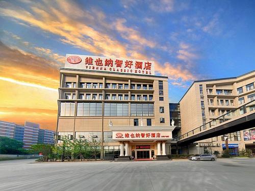 Vienna Hotel Guilin Wanfu Square Vienna Hotel Guilin Wanfu Square is conveniently located in the popular Yanshan District area. Offering a variety of facilities and services, the property provides all you need for a good nights slee