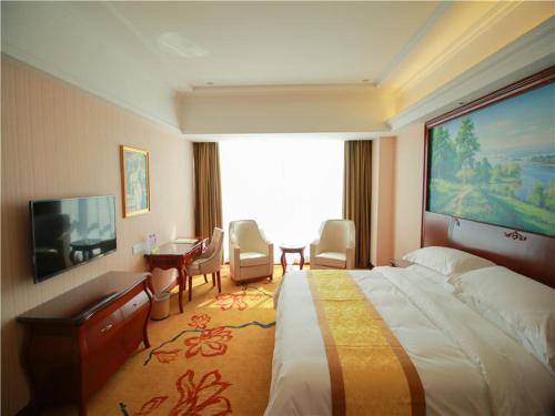 Vienna International Hotel Shandong Weihai Rongcheng Vienna International Hotel Shandong Weihai Rongche is perfectly located for both business and leisure guests in Weihai. The property offers guests a range of services and amenities designed to provide