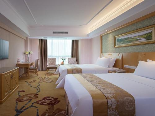 Vienna Hotel Nanning Qingxiu Mountain Located in Qingxiu, Vienna Hotel Nanning Qingxiu Mountain is a perfect starting point from which to explore Nanning. Offering a variety of facilities and services, the property provides all you need f