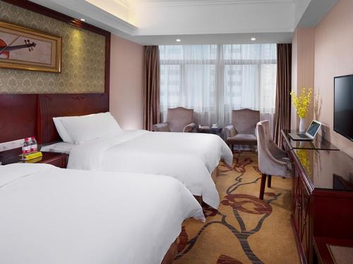 Vienna Hotel Changsha Furong Middle Road Wuyi Square in Changsha