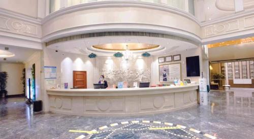 Vienna Hotel Shanghai Daning International Hongkou Guangyue Road in Yangpu Wujiaochang