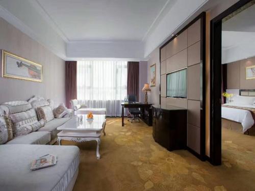 Vienna International Hotel Guangdong Zhongshanbei Station photo 4