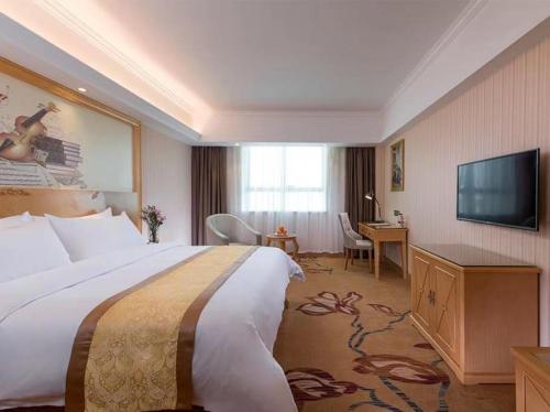 Vienna Hotel(Guangzhou Huadu Rongchuang Wanda Hibiscus Station )