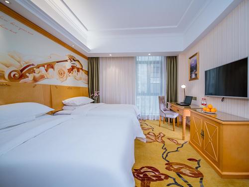 Vienna Hotel Whhan xingye road stone bridge subway station store – Wuhan, OH