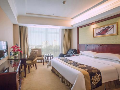 . Vienna International Hotel Huizhou South Railway Station
