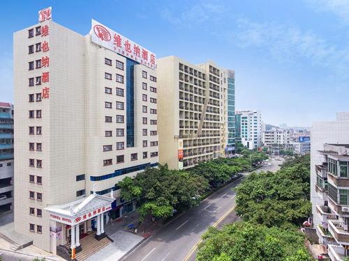 Vienna Hotel Guangdong Gaozhou City East Passenger Depot Vienna Hotel Guangdong Gaozhou City East Passenger is conveniently located in the popular Dong Guan City area. The property features a wide range of facilities to make your stay a pleasant experience.