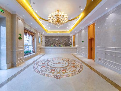 Vienna Hotel Whhan xingye road stone bridge subway station store – Wuhan, OH