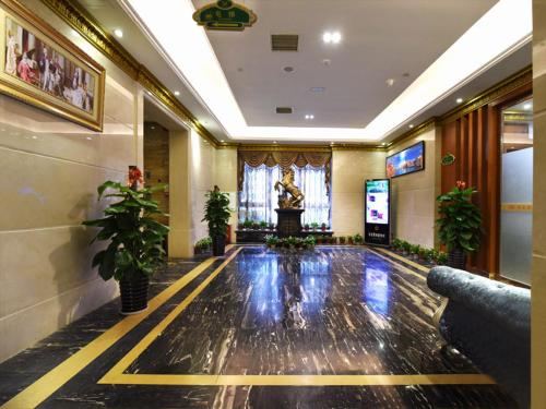 Vienna Hotel Changsha Dongtang Vienna Hotel Changsha Dongtang is conveniently located in the popular Furong area. The property has everything you need for a comfortable stay. Service-minded staff will welcome and guide you at Vienn