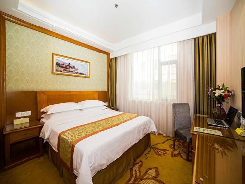 Vienna Hotel Shandong Yantao Golden Beach Taishan Road