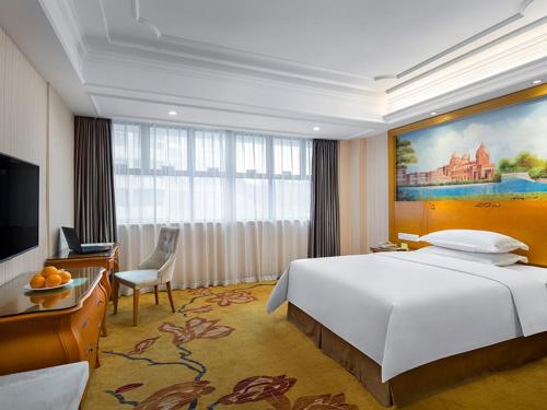 Vienna Hotel Changsha Gaoxin Lugu Park – Changsha, KY