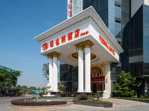 Vienna Hotel Dongguan Qiaotou Located in Northeast of Dongguan City, Vienna Hotel Dongguan Qiaotou is a perfect starting point from which to explore Dongguan. The property features a wide range of facilities to make your stay a pl