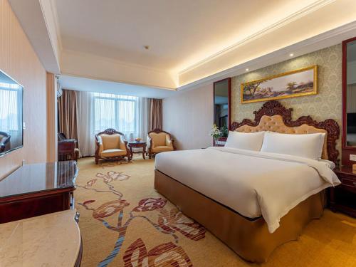 Vienna Hotel Guangxi Jinxi Zhongshan Park in Baise