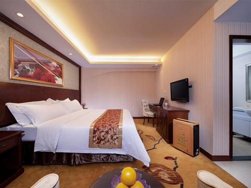 Vienna Hotel Dongguan Qiaotou Located in Northeast of Dongguan City, Vienna Hotel Dongguan Qiaotou is a perfect starting point from which to explore Dongguan. The property features a wide range of facilities to make your stay a pl