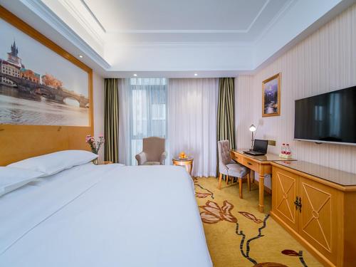 Vienna Hotel Whhan xingye road stone bridge subway station store – Wuhan, OH