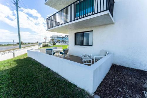 Comoditats, Lovely 2 Bedroom Beachfront Condo in Flagler Beach (FL)