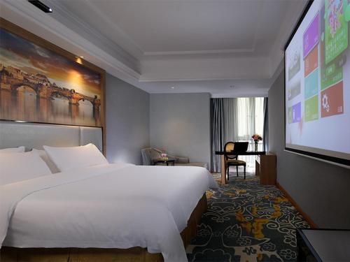 Vienna Hotel Dongguan East Bus Station Stop at Vienna Hotel Dongguan East Bus Station to discover the wonders of Dongguan. Both business travelers and tourists can enjoy the propertys facilities and services. Service-minded staff will wel