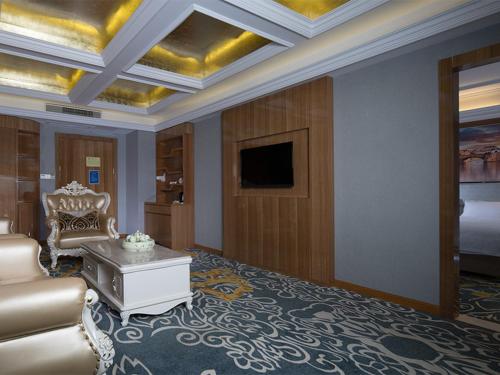 Vienna Hotel Dongguan East Bus Station Stop at Vienna Hotel Dongguan East Bus Station to discover the wonders of Dongguan. Both business travelers and tourists can enjoy the propertys facilities and services. Service-minded staff will wel