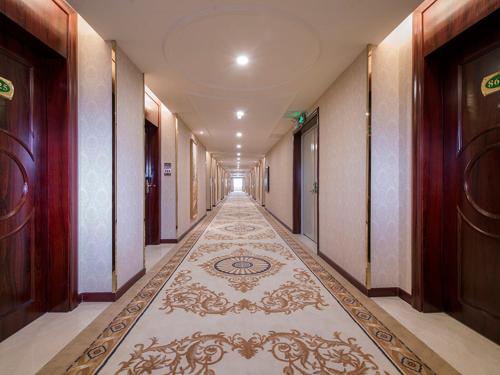 Vienna Hotel Shenzhen Shiyan Shilong Community