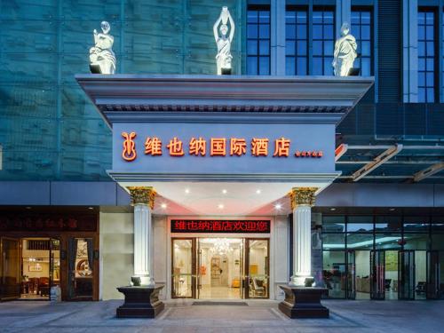 Vienna International Hotel Fuzhou Cangshan Wanda Stop at Vienna International Hotel Fuzhou Cangshan Wanda to discover the wonders of Fuzhou. The property offers a high standard of service and amenities to suit the individual needs of all travelers. 
