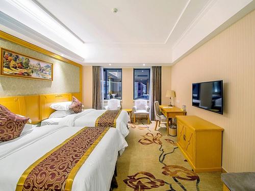 Vienna Hotel Guilin Wanfu Square Vienna Hotel Guilin Wanfu Square is conveniently located in the popular Yanshan District area. Offering a variety of facilities and services, the property provides all you need for a good nights slee