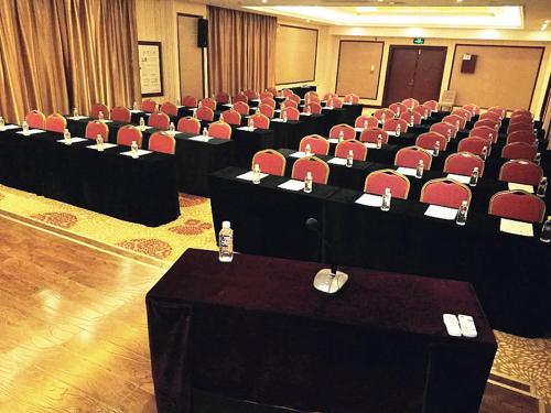 Vienna International Hotel Shandong Weihai Rongcheng Vienna International Hotel Shandong Weihai Rongche is perfectly located for both business and leisure guests in Weihai. The property offers guests a range of services and amenities designed to provide