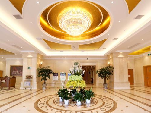 Vienna Hotel Anhui Bengbu Haijixing The 4-star Vienna Hotel Anhui Bengbu Haijixing offers comfort and convenience whether youre on business or holiday in Bengbu. The property features a wide range of facilities to make your stay a plea