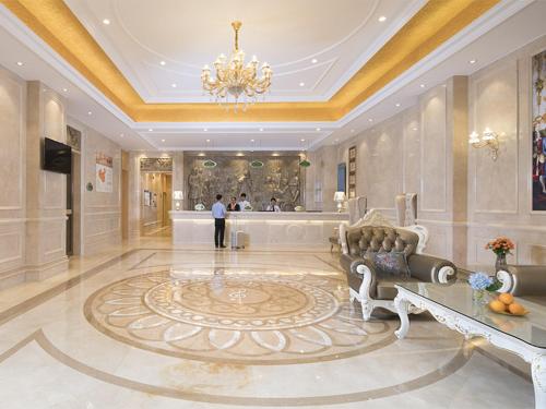 Vienna Hotel Guangxi Nanjing Nanhu Park Set in a prime location of Nanning, Vienna Hotel Guangxi Nanjing Nanhu Park puts everything the city has to offer just outside your doorstep. The property has everything you need for a comfortable sta