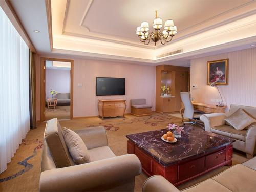 Vienna International Hotel Huazhou East Beijing Road – Huazhou (Maoming), IA