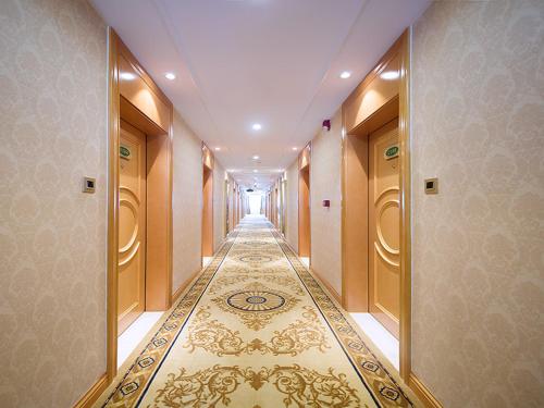 Vienna Hotel Whhan xingye road stone bridge subway station store – Wuhan, OH