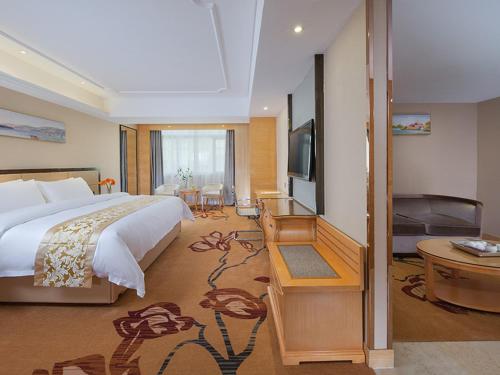 Vienna Classic Hotel (Shishi Jinsheng Shop)
