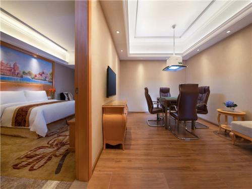 Vienna Hotel Guangdong Gaozhou City East Passenger Depot Vienna Hotel Guangdong Gaozhou City East Passenger is conveniently located in the popular Dong Guan City area. The property features a wide range of facilities to make your stay a pleasant experience.