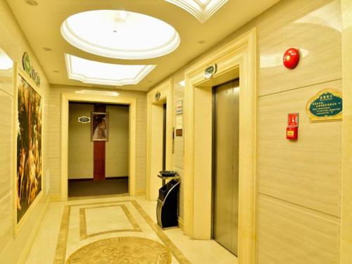 Vienna Hotel Dongguan Hou street Wanda Plaza