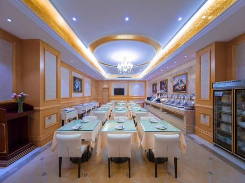 Vienna Hotel Whhan xingye road stone bridge subway station store – Wuhan, OH
