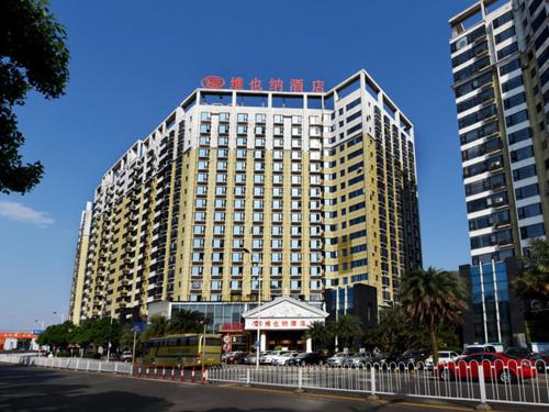 Vienna Hotel Changsha Dongtang Vienna Hotel Changsha Dongtang is conveniently located in the popular Furong area. The property has everything you need for a comfortable stay. Service-minded staff will welcome and guide you at Vienn