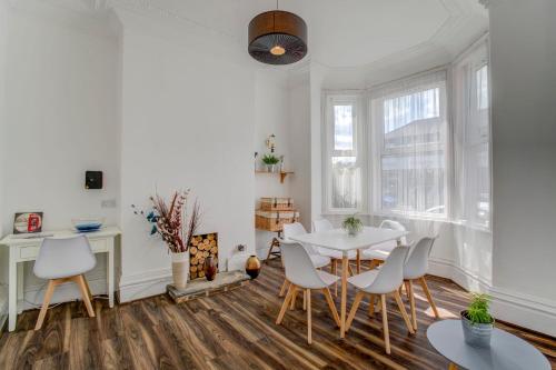 GuestReady - Beautiful 5BR Manchester Townhouse gîte à louer Heaton Chapel