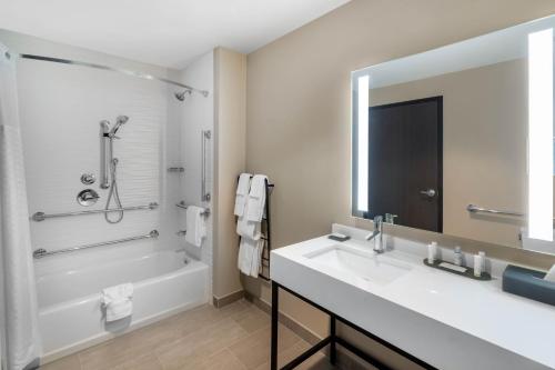 Corner Studio King Suite with Roll In Shower - Mobility Accessible - Non-Smoking