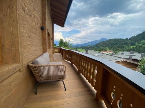 陽台/露台, Wood Apartments by Trendlbrugger in 凱撒山麓戈英