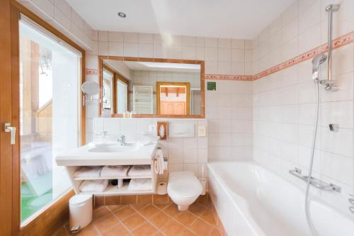 Waldpark Hotel Garni - image 11
