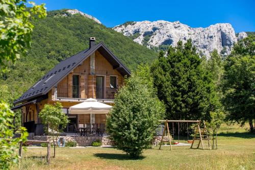 Viesnīcas āriene, Modern Alpine Monsalbius Chalet in Baške Oštarije