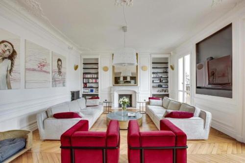 Luxurious Penthouse near Champs Elysées and front of Eiffel Tower Apartment NEWS 